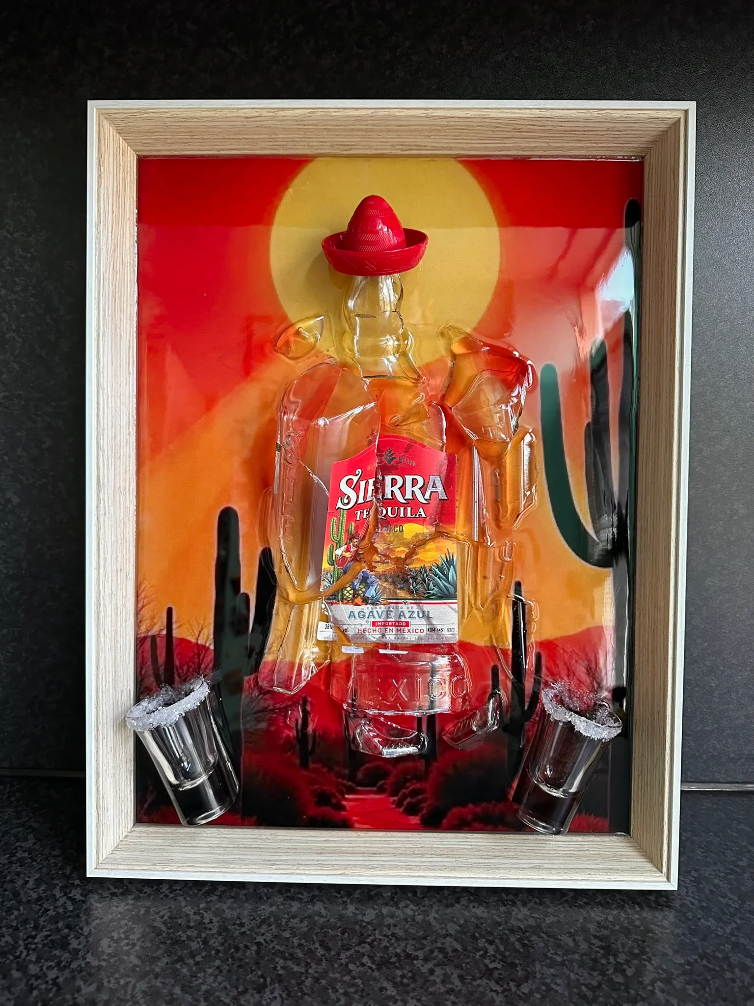Tequila – Gebroken Fles met Shotglaasjes – IMG_0440.JPEG