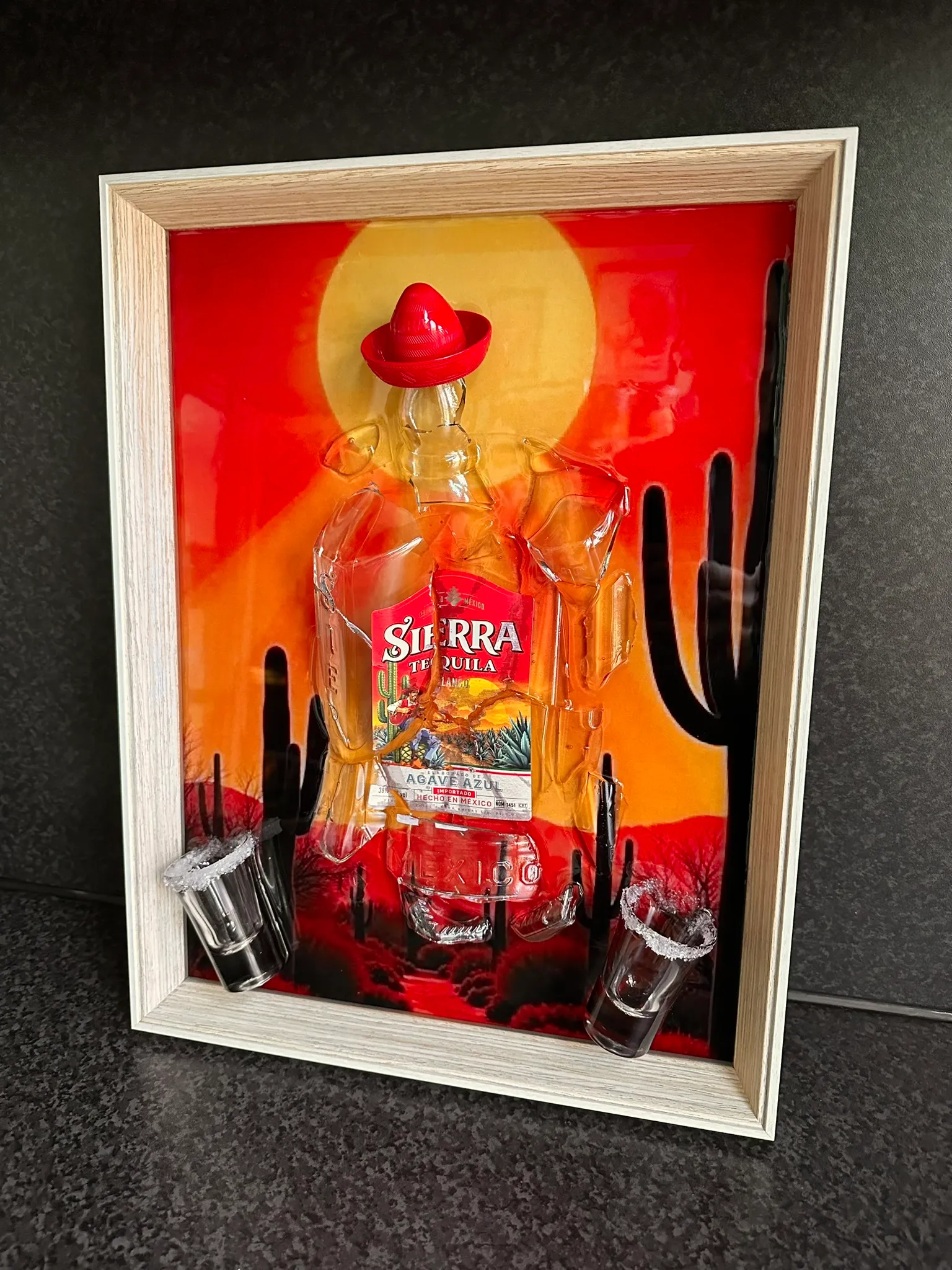 Tequila – Gebroken Fles met Shotglaasjes – IMG_0441.JPEG