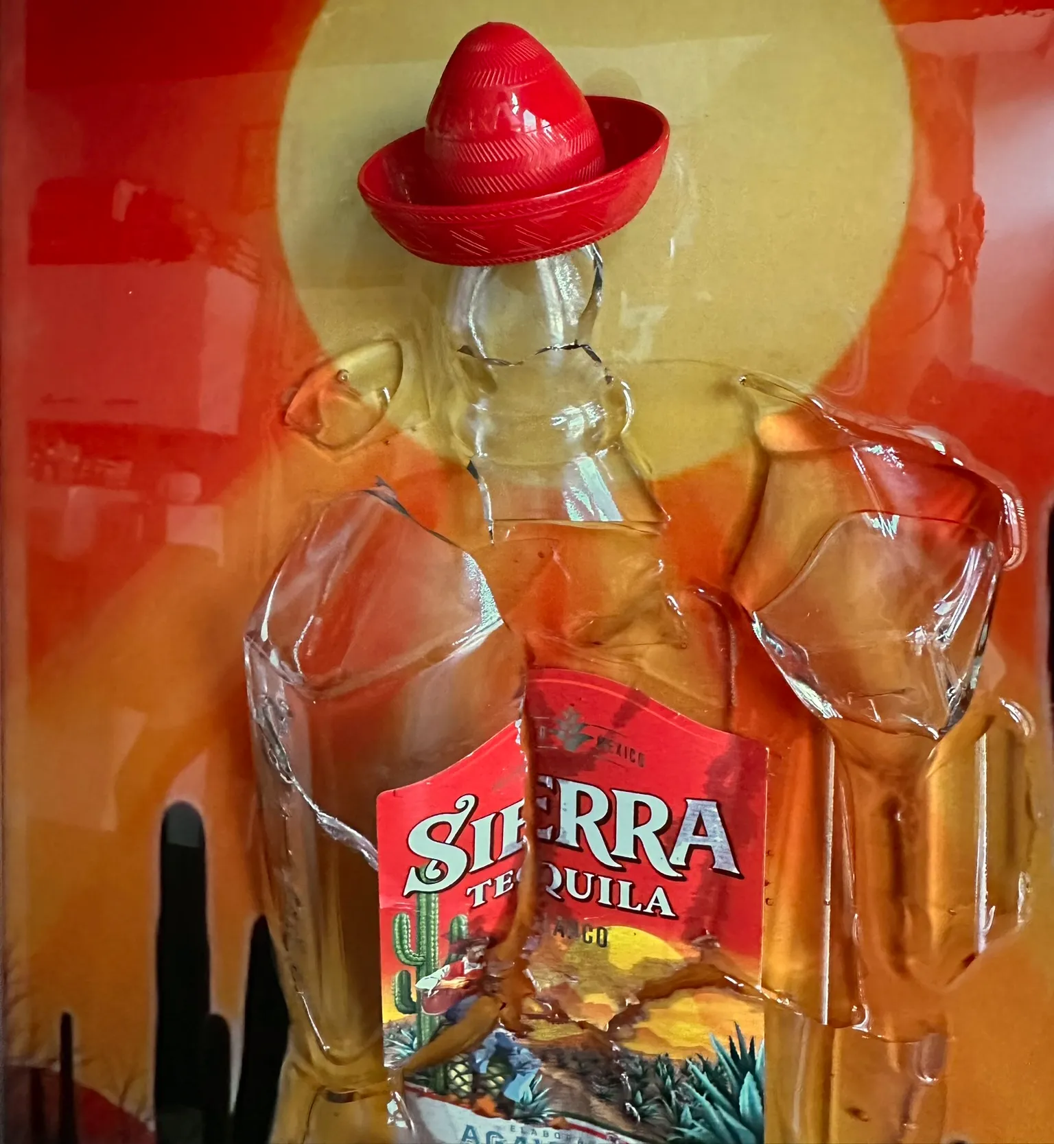 Tequila – Gebroken Fles met Shotglaasjes – IMG_0442.JPEG