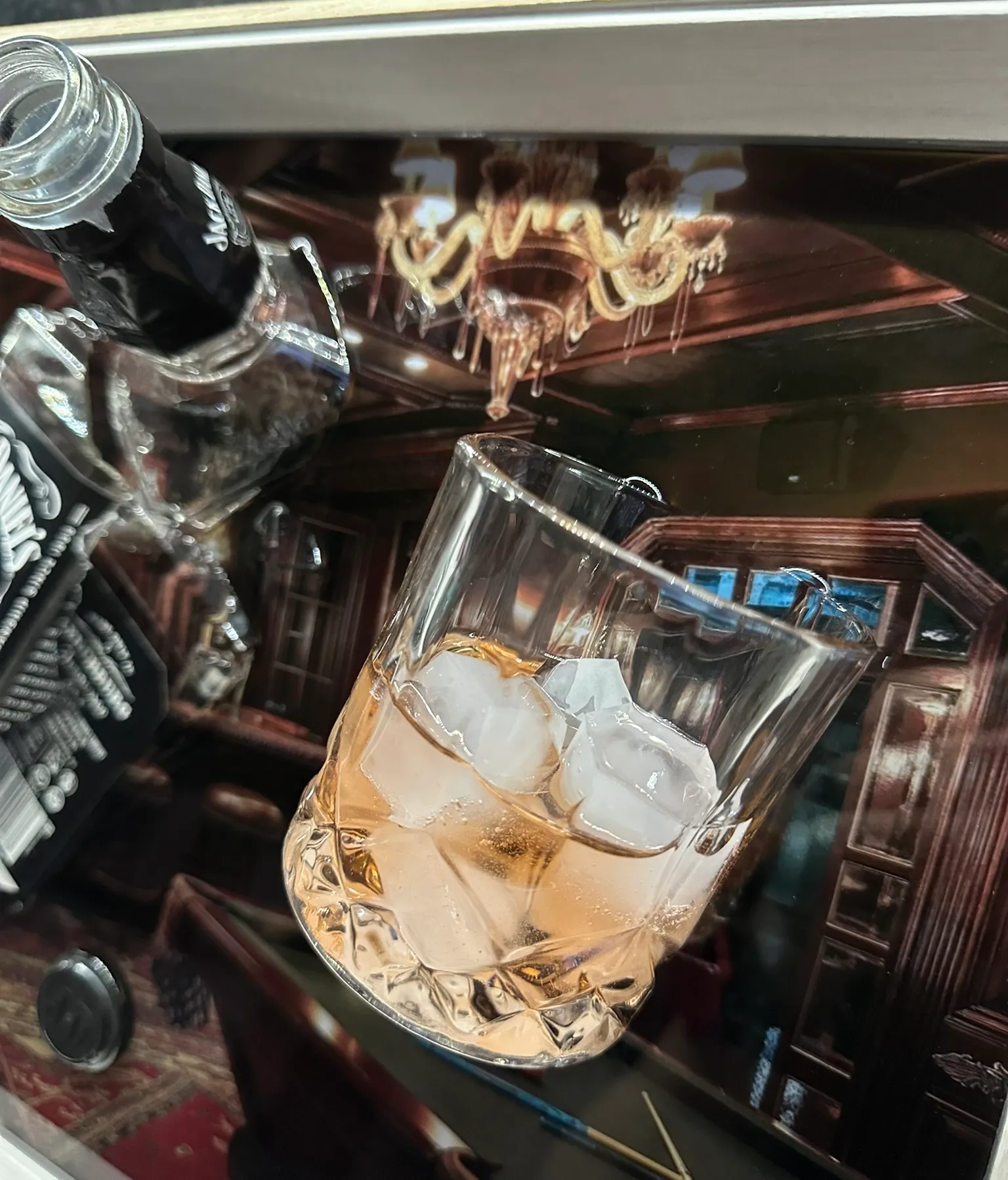 Jack Daniels – Gebroken Fles met Whiskeyglas – IMG_1357.JPEG