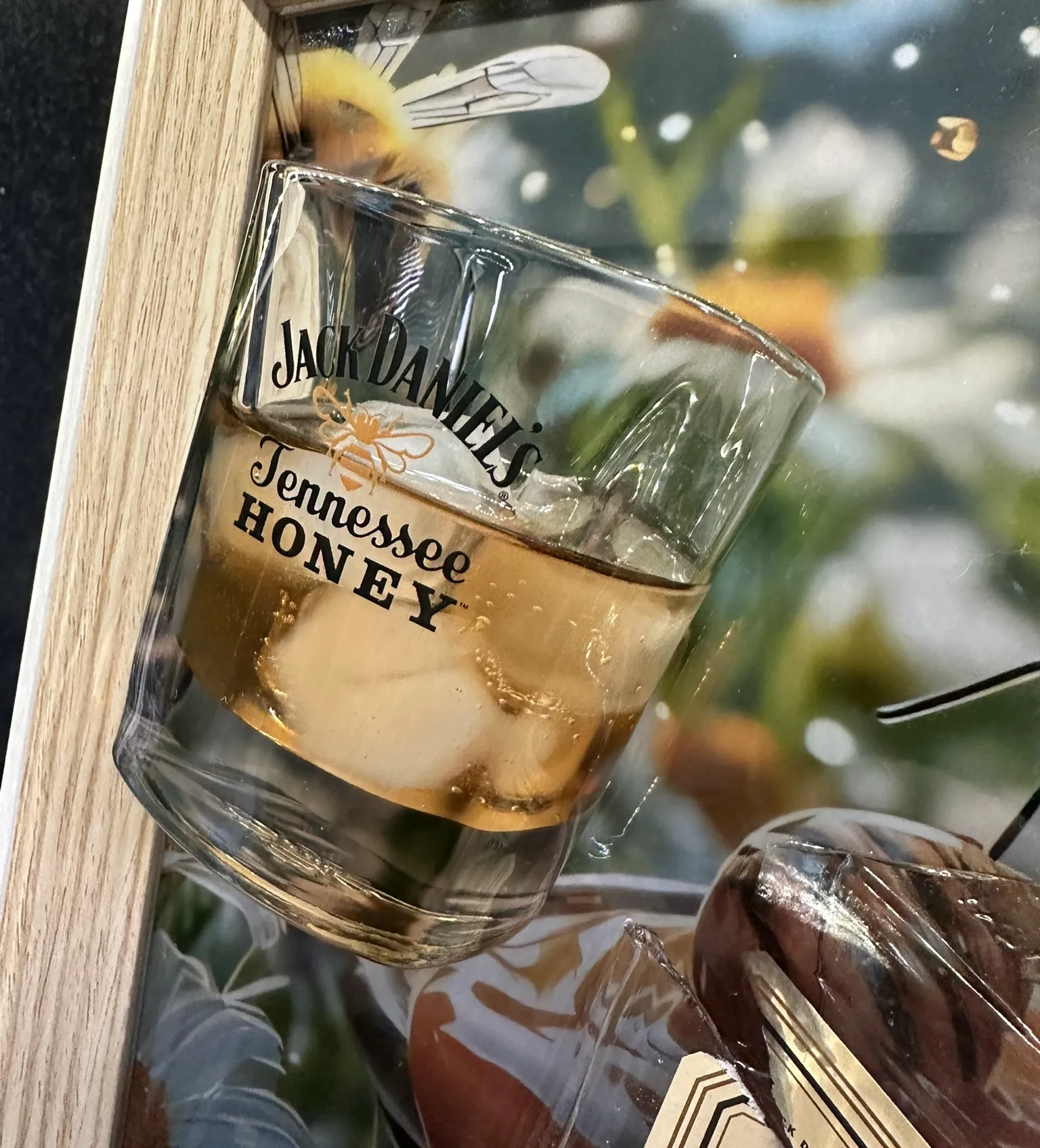Jack Daniels Honey – Gebroken Fles met Whiskeyglas – IMG_2640.JPEG