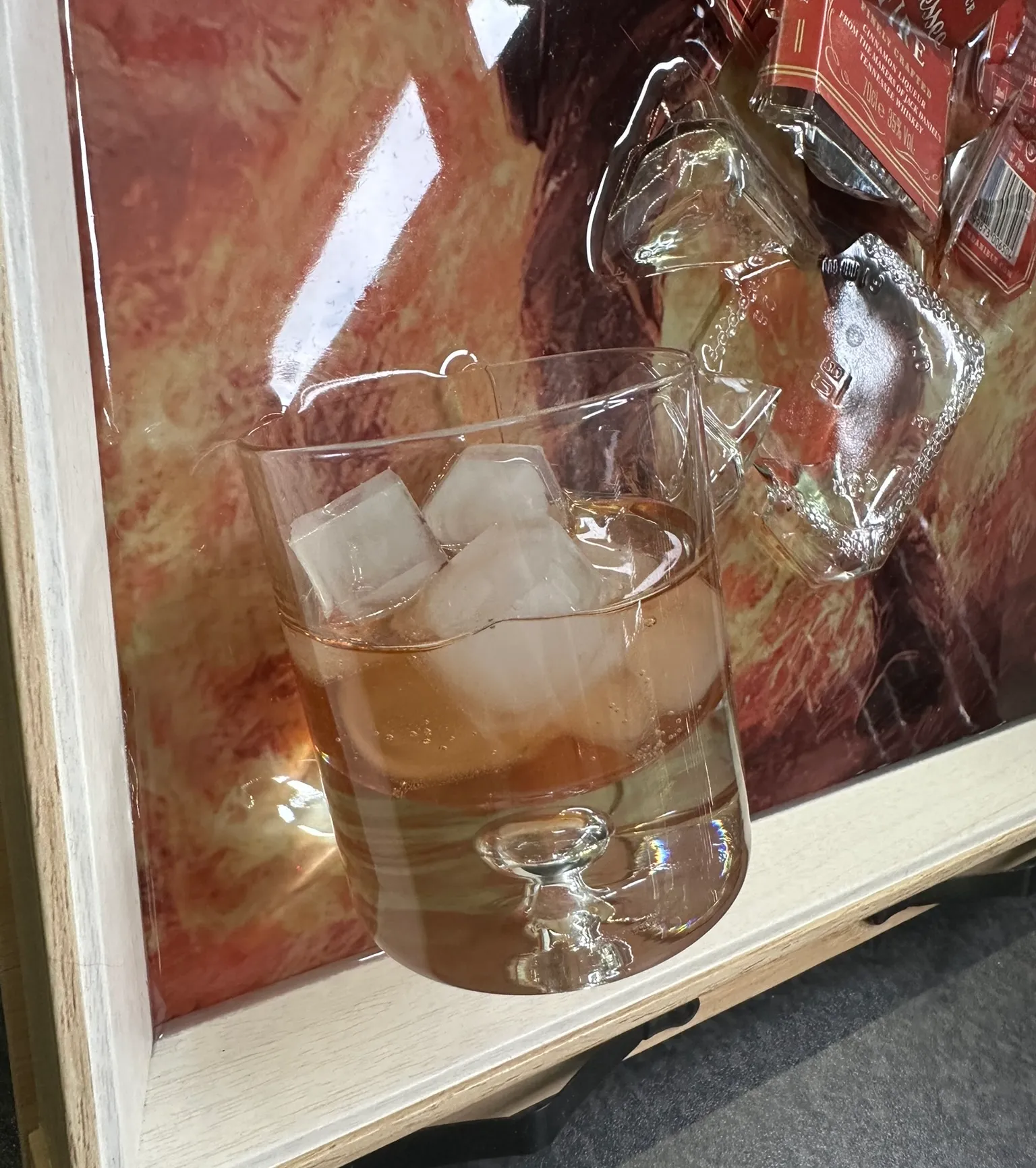 Jack Daniels Fire – Gebroken Fles met Whiskeyglas – IMG_2652.JPEG